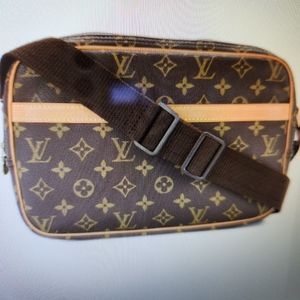 Louis Vuitton Monogram vintage camera crossbody.